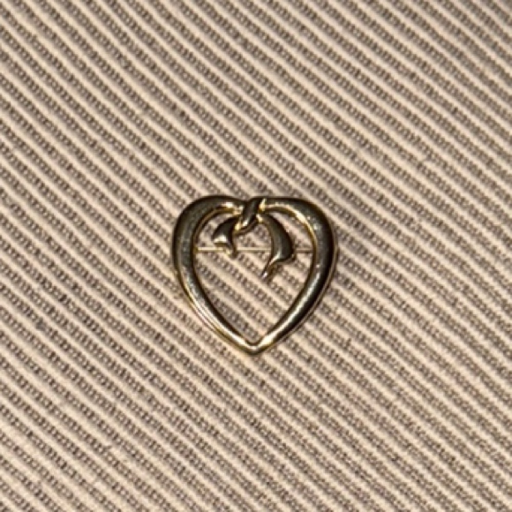 Chic Gold Heart Brooch